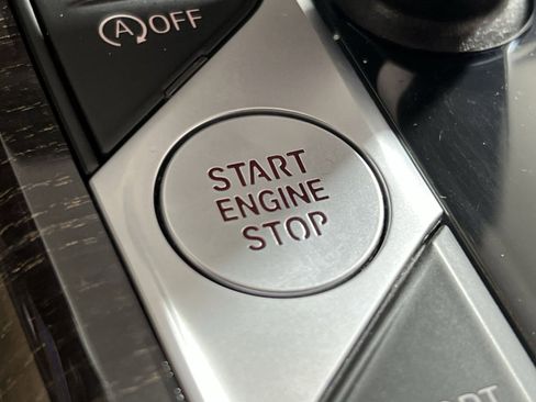 Used 2021 BMW 330i xDrive 330i xDrive w/ Driving Assistance Package image 30