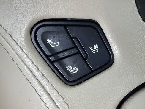 Used 2019 GMC Yukon XL Denali image 27