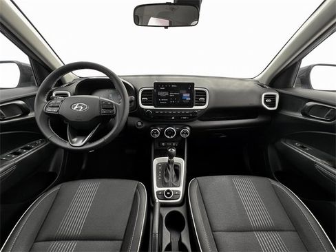 Used 2025 Hyundai Venue Limited image 13