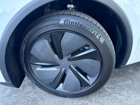 Used 2026 Tesla Model Y Long Range AWD/4WD image 5