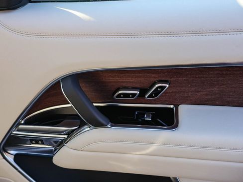 New 2026 Land Rover Range Rover SE image 19