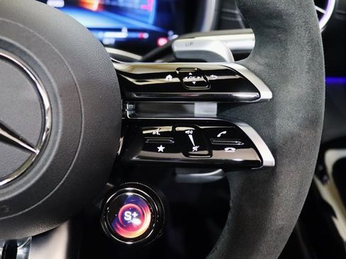 Used 2022 Mercedes-Benz SL 55 AMG 4MATIC w/ Driver Assistance Package image 7