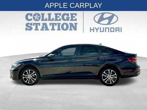 Used 2024 Volkswagen Jetta Sport image 7