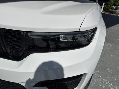 Used 2023 Jeep Grand Cherokee Limited w/ Black Appearance Package image 5