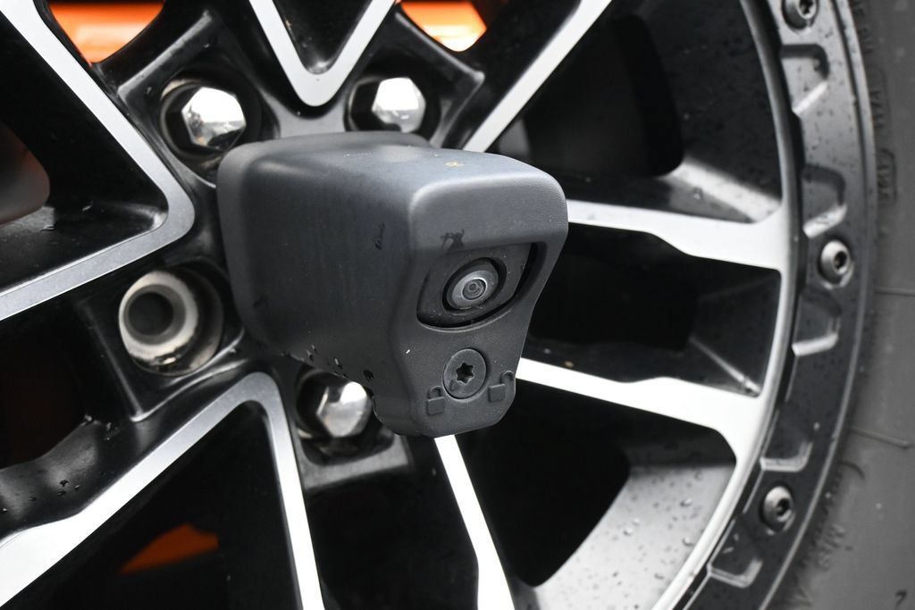 Used 2025 Jeep Wrangler Unlimited Rubicon w/ XTREMEE 35" Tire Package AWD/4WD image 32