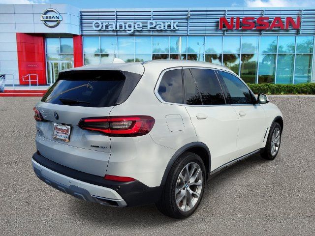 Used 2021 BMW X5 xDrive40i w/ Premium Package 2 AWD/4WD image 2