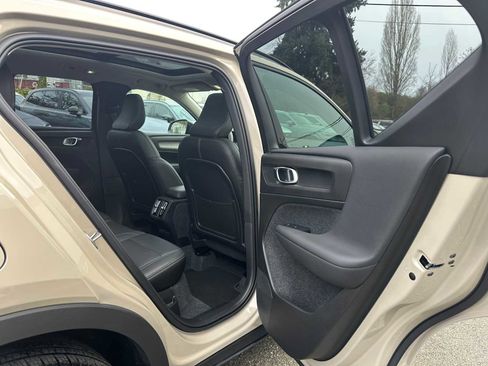 Used 2025 Volvo XC40 B5 Ultra w/ Climate Package image 13