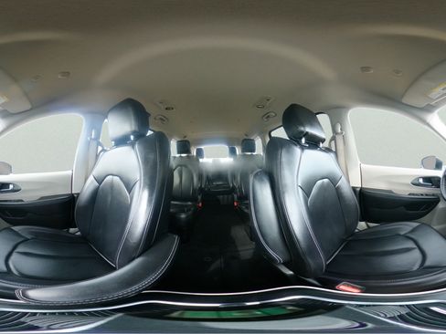 Used 2023 Chrysler Pacifica Touring-L FWD image 26