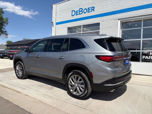Used 2025 Buick Enclave Preferred AWD/4WD image 3