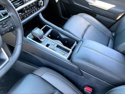 Used 2025 Nissan Pathfinder SL FWD image 16