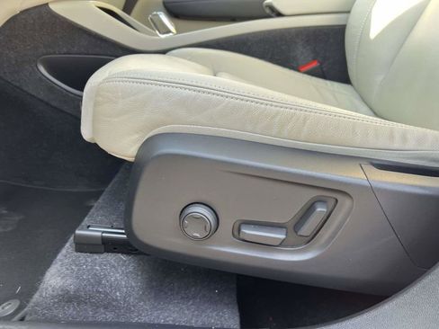 Used 2023 Volvo XC40 B5 Ultimate w/ Climate Package image 24