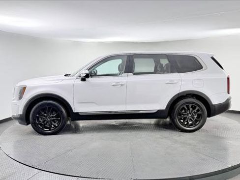 Used 2021 Kia Telluride LX FWD image 3