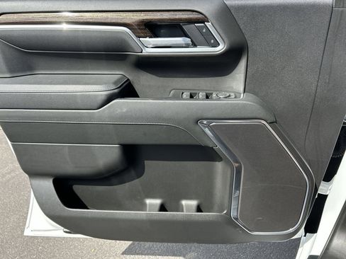 Used 2025 GMC Sierra 1500 Elevation image 22