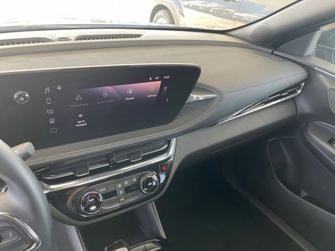 Used 2025 Buick Envista Sport Touring image 18