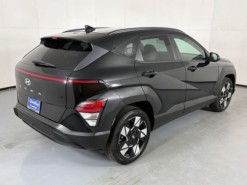 Used 2025 Hyundai Kona SEL FWD image 8