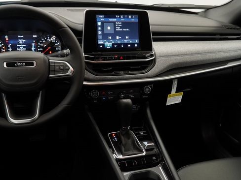 New 2026 Jeep Compass Latitude image 19