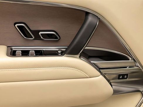 Used 2025 Land Rover Range Rover Autobiography image 22