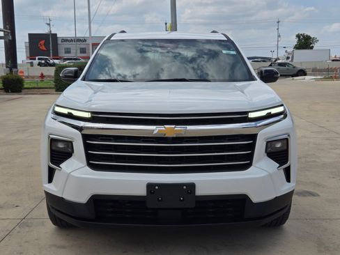Certified 2025 Chevrolet Traverse LT FWD image 2