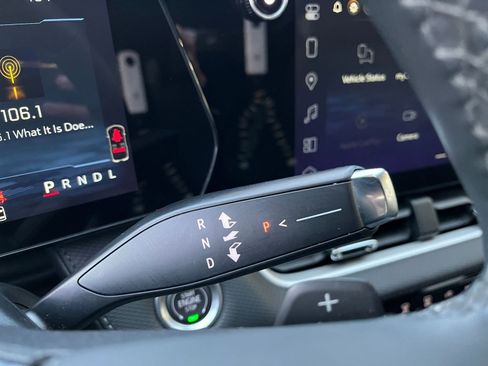 Used 2025 Chevrolet Equinox LT image 41