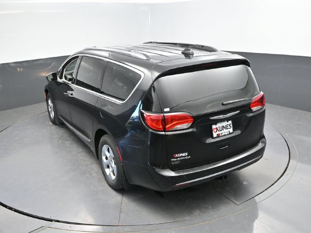 Used 2017 Chrysler Pacifica Touring-L Plus FWD image 43