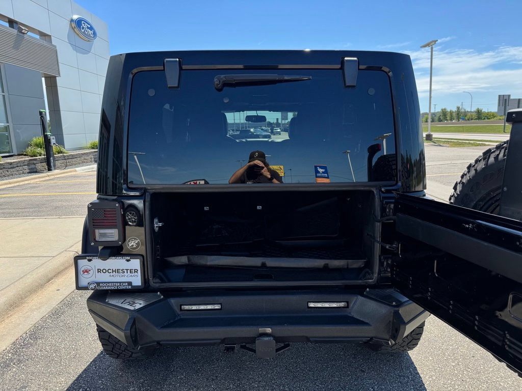 Used 2016 Jeep Wrangler Unlimited Rubicon w/ Dual Top Group AWD/4WD image 34