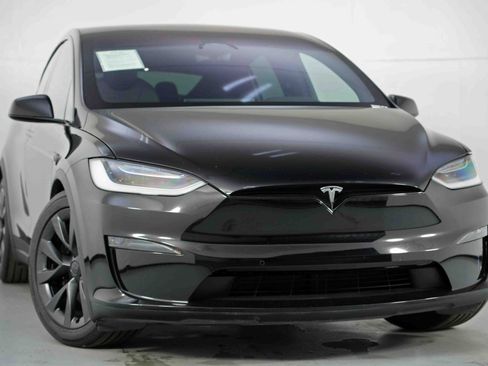 Used 2022 Tesla Model X image 4