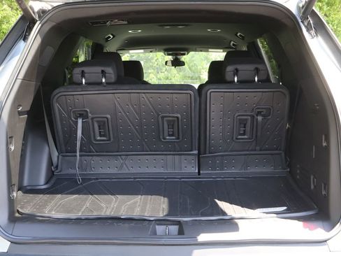 Used 2023 Chevrolet Traverse LT w/ LPO, Floor Liner Package AWD/4WD image 50