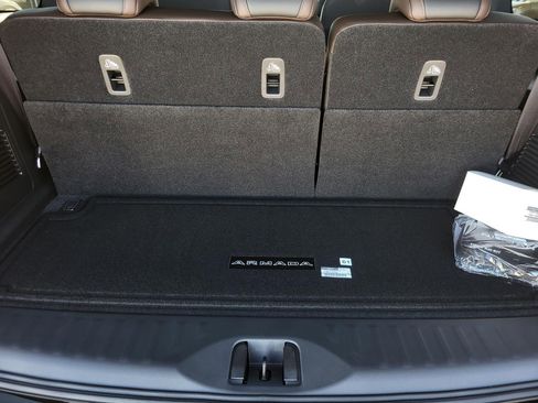 New 2026 Nissan Armada SL w/ Captain's Chari Seat Package image 14