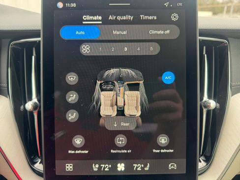 New 2026 Volvo XC60 B5 Ultra w/ Protection Package Premier image 18