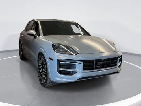Used 2025 Porsche Cayenne GTS AWD/4WD image 3