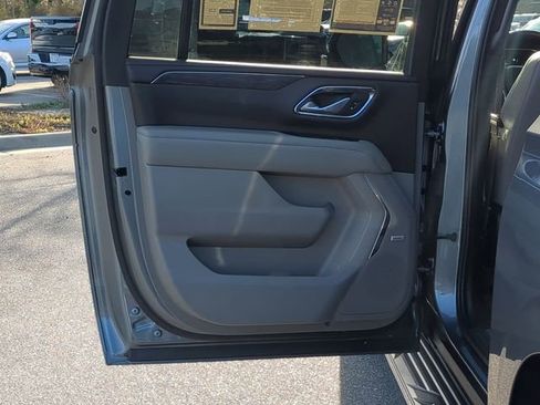 Used 2022 Chevrolet Suburban LT w/ LT Signature Package image 35