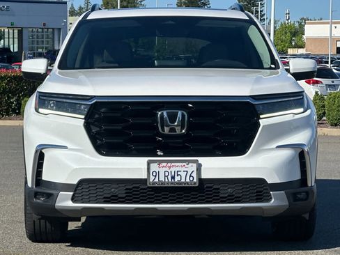 Used 2024 Honda Pilot Touring image 10