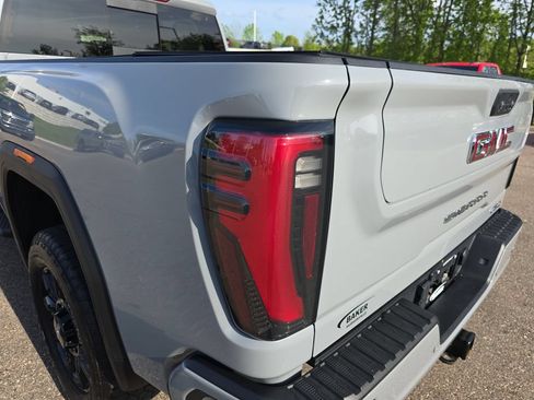 Used 2024 GMC Sierra 2500 AT4 w/ Technology Package AWD/4WD image 38