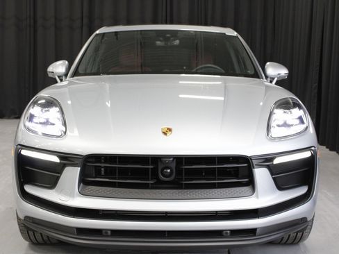 Certified 2025 Porsche Macan image 10