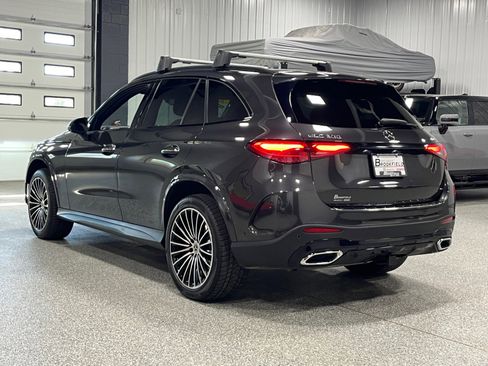 Used 2023 Mercedes-Benz GLC 300 4MATIC image 3