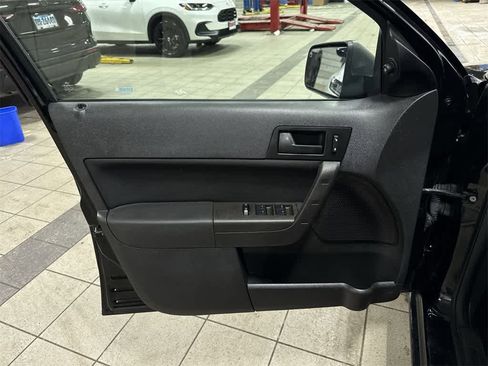 Used 2010 Ford Focus SE image 27