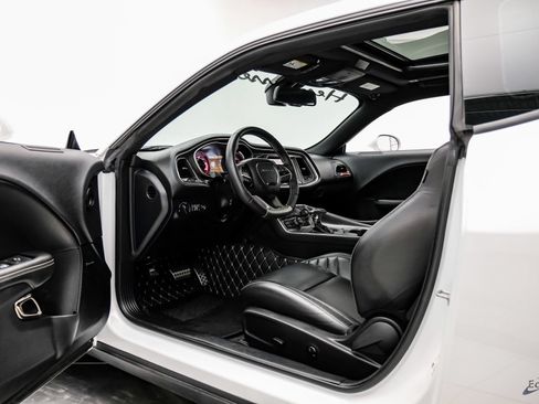 Used 2018 Dodge Challenger SRT Hellcat RWD image 46