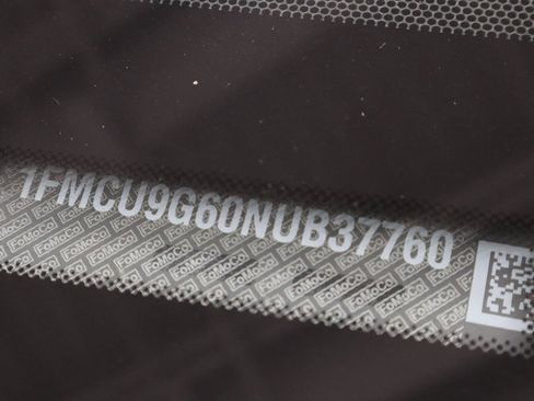 Used 2022 Ford Escape SE w/ SE Sport Appearance Package image 35