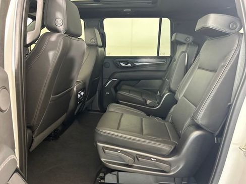 Used 2022 GMC Yukon XL Denali AWD/4WD image 25