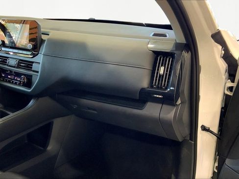 Used 2023 Nissan Pathfinder S image 19