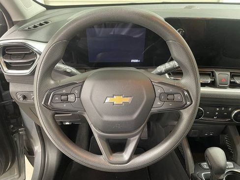 Used 2024 Chevrolet TrailBlazer LS FWD image 14