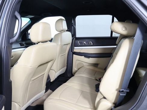 Used 2017 Ford Explorer XLT w/ Equipment Group 202A image 10