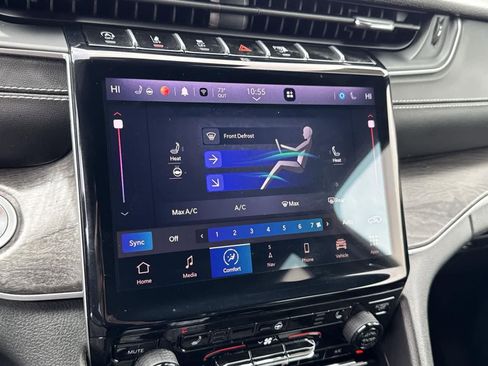 Used 2024 Jeep Grand Cherokee Limited image 13