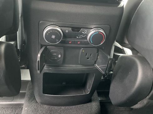 Used 2020 Ford Explorer Limited image 15
