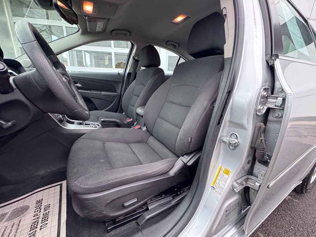 Used 2016 Chevrolet Cruze LT FWD image 14