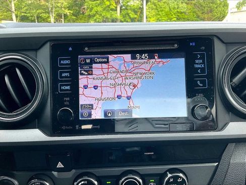 Used 2017 Toyota Tacoma TRD Sport w/ Tow Package (A/T) AWD/4WD image 13