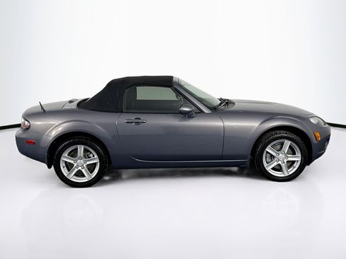 Used 2006 MAZDA MX-5 Miata Touring RWD image 12