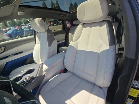 Used 2025 Cadillac Optiq Sport 1 w/ LPO, ONYX Package AWD/4WD image 22