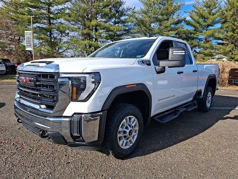 Used 2024 GMC Sierra 2500 Pro w/ Convenience Package image 3