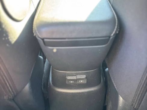 Used 2021 Nissan Kicks S FWD image 18